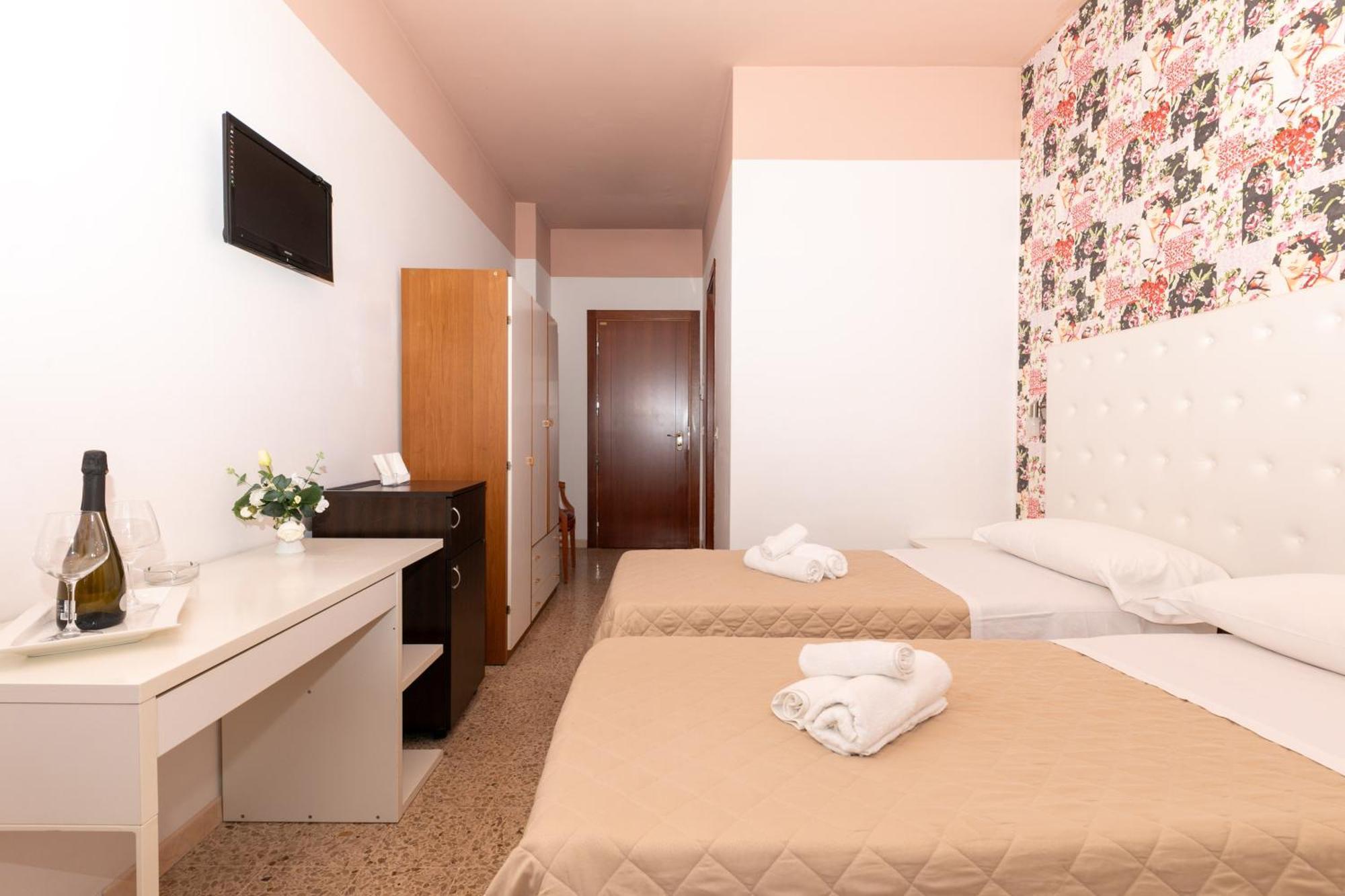 Hotel La Perla Rimini Exterior foto